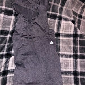 size L reebok hoodie